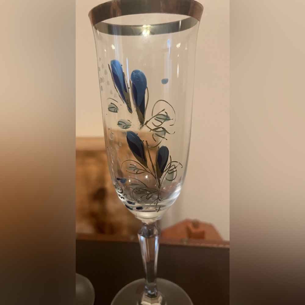 🍾HP🍾Champagne Flutes-Rare-Hand Painted-New Condition. Set of two🥂 - Picture 2 of 4